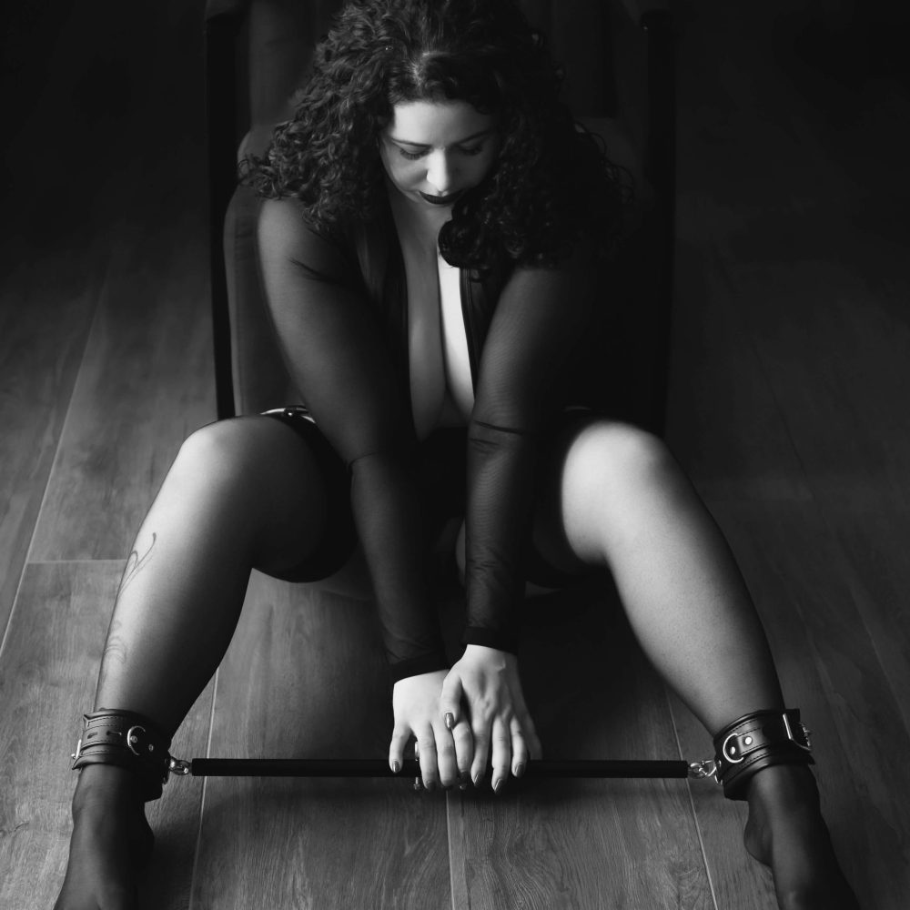 kinky boudoirsession met spreaderbar